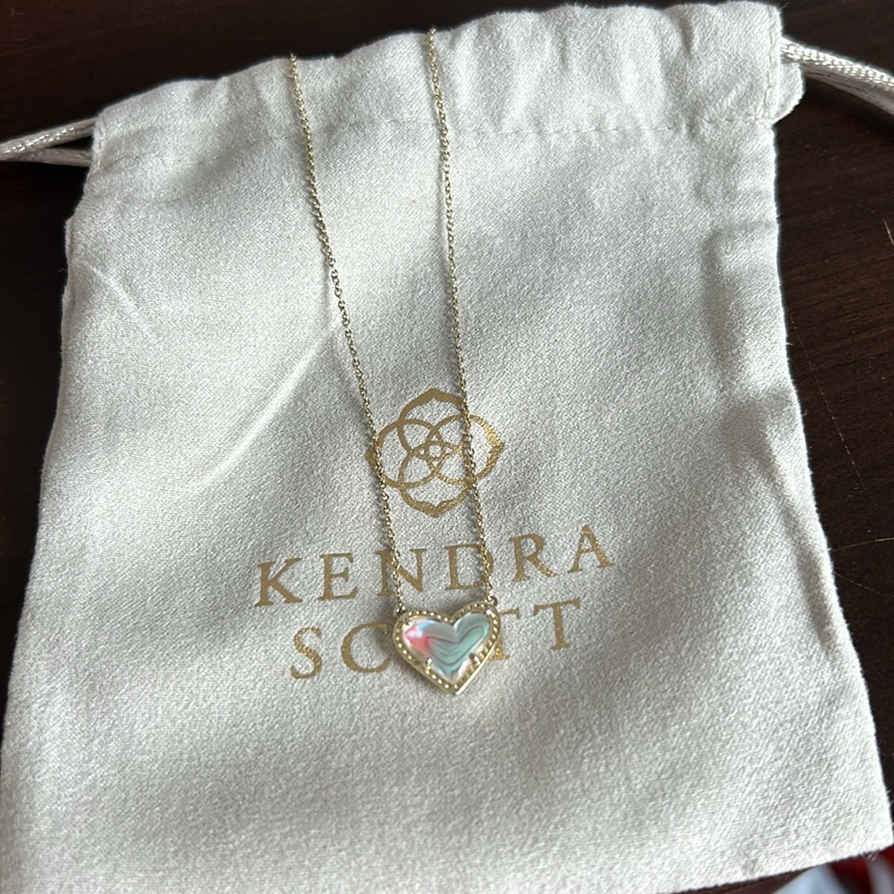 Kendra Scott Heart necklace